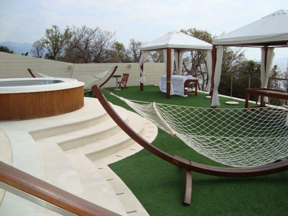 Aussenpool in der Novi Appartmentanlage Wyndham Grand Novi Vinodolski Resort - The View & Family Apartments