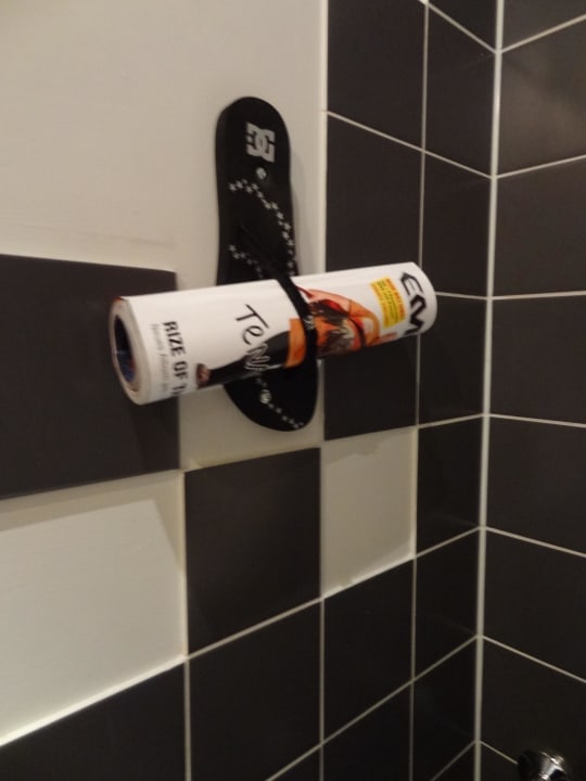 Zeitungshalter Hostel Superbude St.Pauli