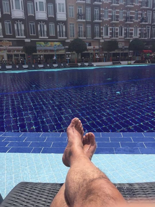 Relex am Pool Orange County Kemer