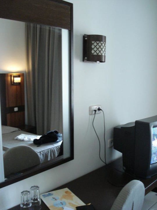 Spiegel und TV El Mehdi Beach Resort