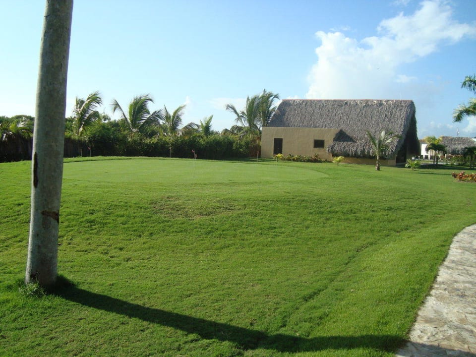 Ein kleines Putting Green im Royalbreich Catalonia Royal Bavaro - Adults only