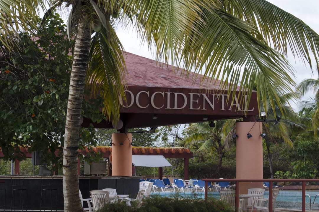 Poolbar Memories Miramar Havana