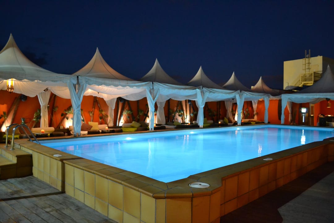 Pool und Chillout auf dem Dach Gloria Palace San Agustin Thalasso & Hotel