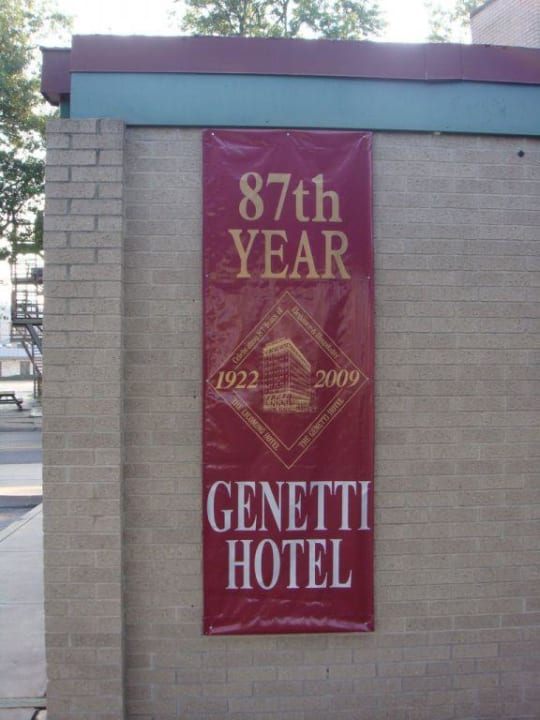 87 Jahre SureStay Signature Collection Genetti Hotel