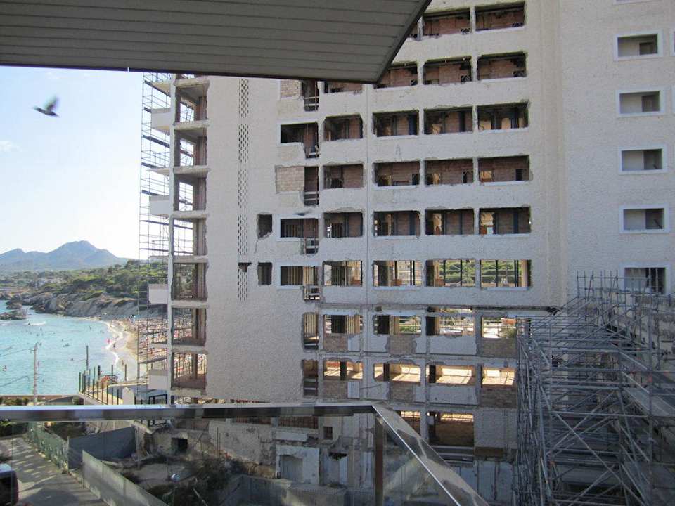 Balkonausblick auf Bauruine Hotel Clumba