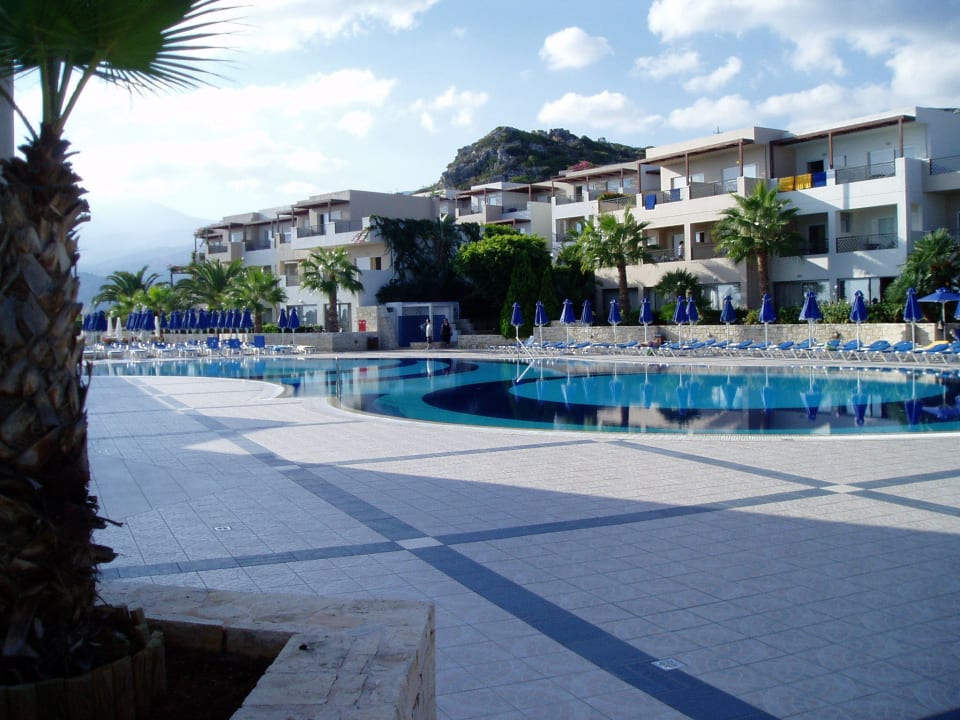 Piscine du bas animée par le club Grand Hotel Holiday Resort