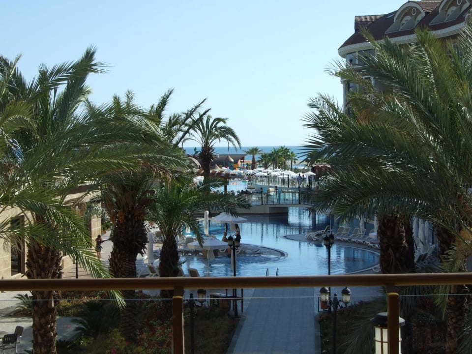Blick von der Aussenterrasse der Lobbybar Kirman Belazur Resort & Spa