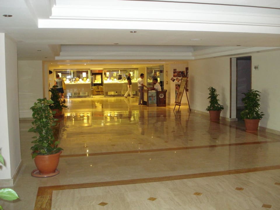 Lobby Arum Barut Collection