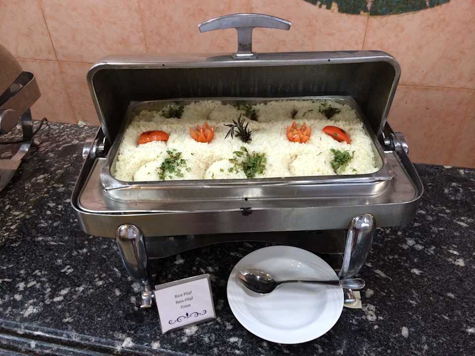 Abendessen im Restaurant SUNRISE Holidays Resort (Adults Only)