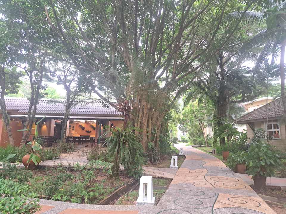 Gartenanlage Baan Khaolak Beach Resort