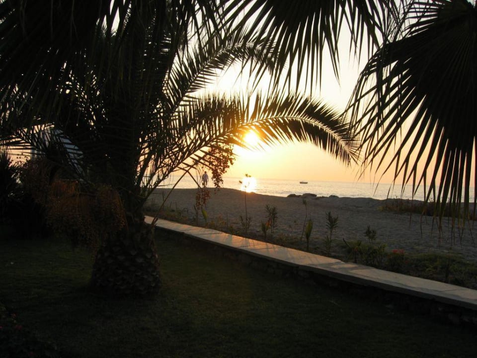 Weg zum Strand Kırbıyık Resort Hotel - Alanya