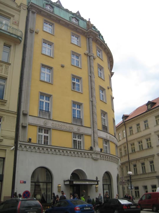 Hoteleingang Grand Hotel Bohemia