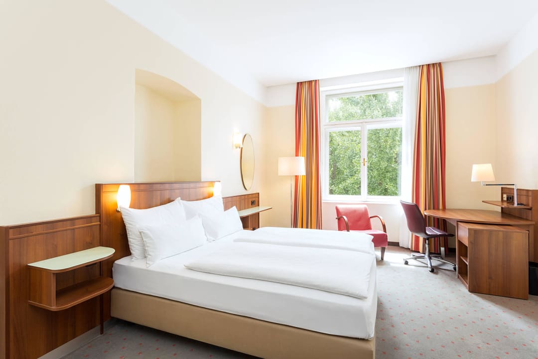 Standard Room with View NH Wien Belvedere
