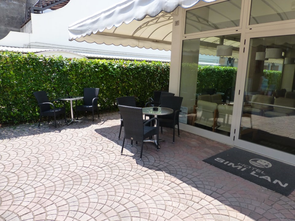 Draußen Hotel Simi Lan