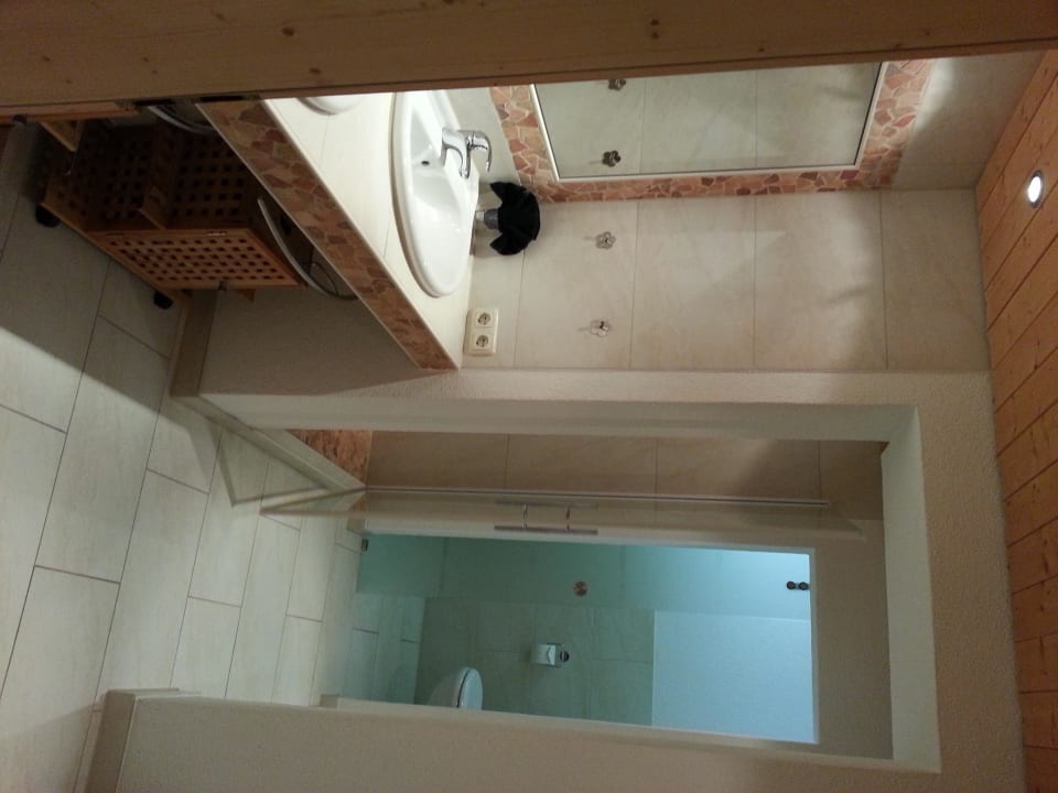 Ausschnitt des neuen Badezimmers des DZ "Süßklee" Naturgesund Haus Viktoria