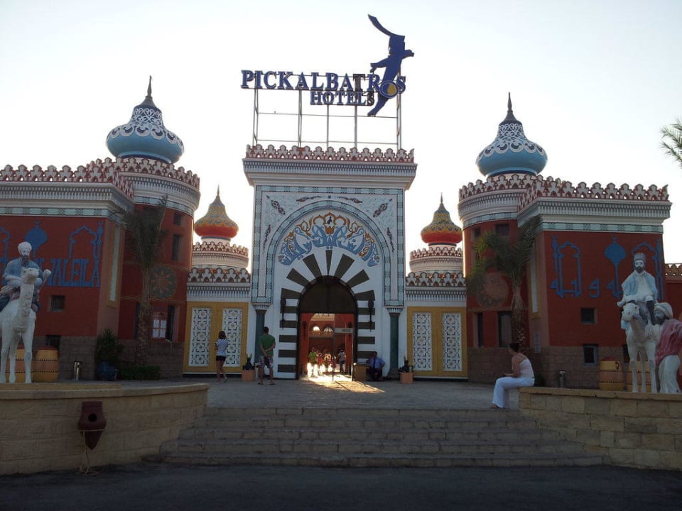 Hoteleingang Pickalbatros Alf Leila Wa Leila Resort - Neverland Hurghada