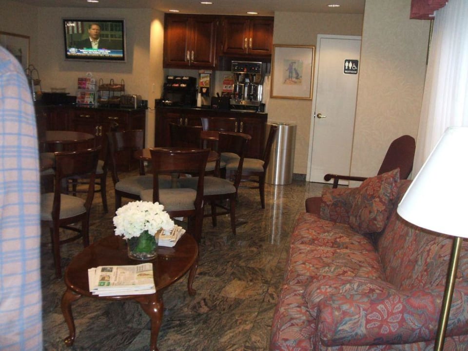 Rezeption und Frühstück im BW Fort Lee Best Western Hotel Fort Lee