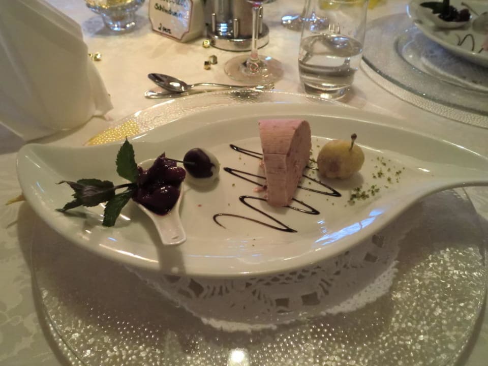 Dessert: Variation von der Kirsche SONNENBERG | Panorama Dolomites Wellbeing