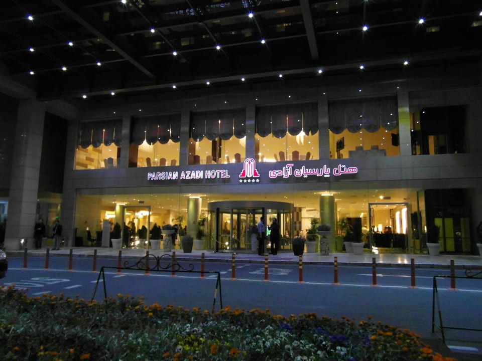 Hoteleingang Parsian Azadi Hotel