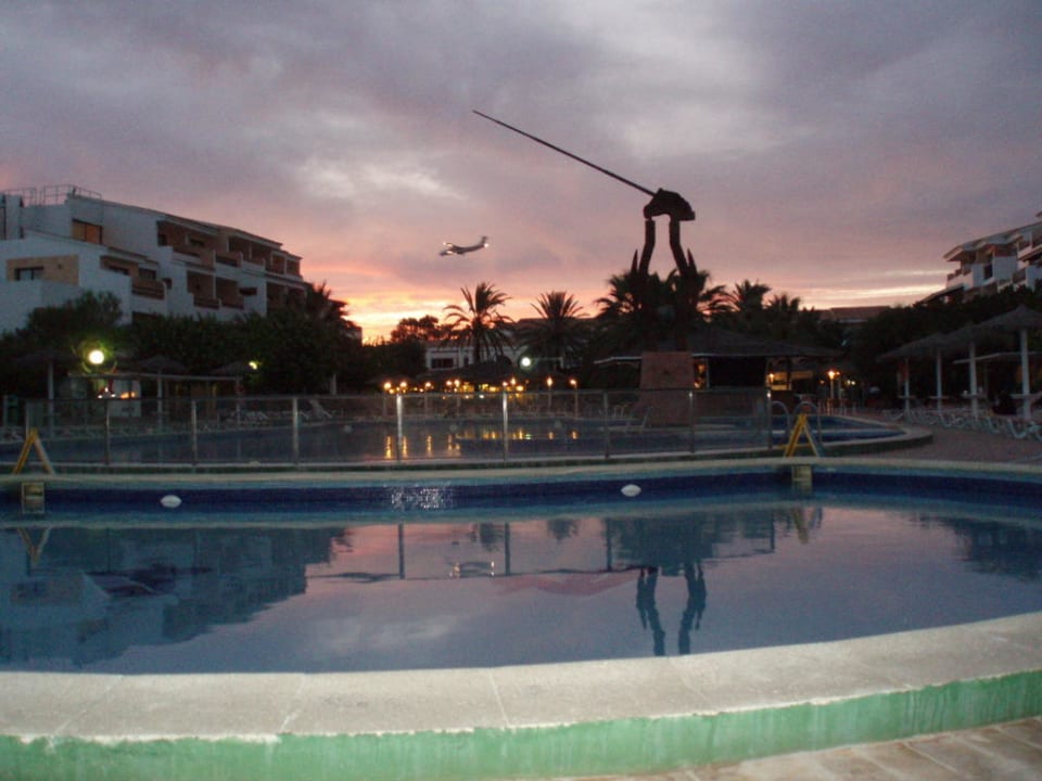 Pool am Abend FERGUS Style Bahamas