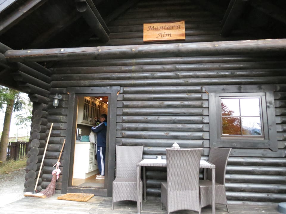 Die Montara Alm von aussen / Terrasse Montara Suites Bodenmais