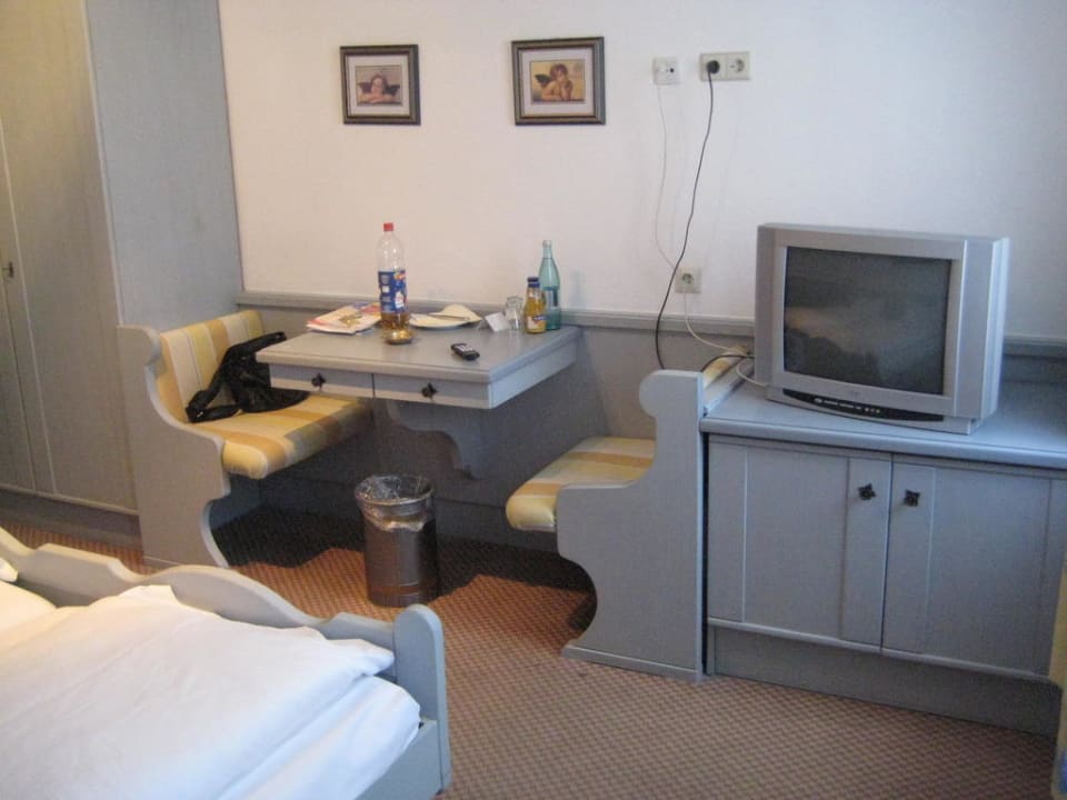 TV und Sitzecke Flair Hotel Vier Jahreszeiten