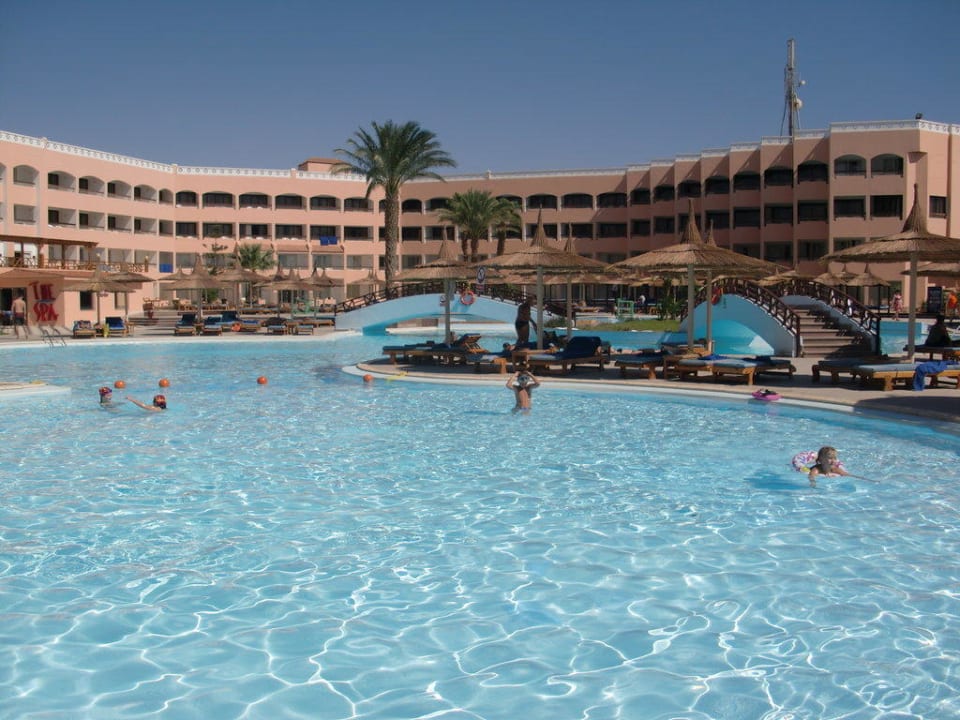 Teil der Poolanlage Beach Albatros Resort