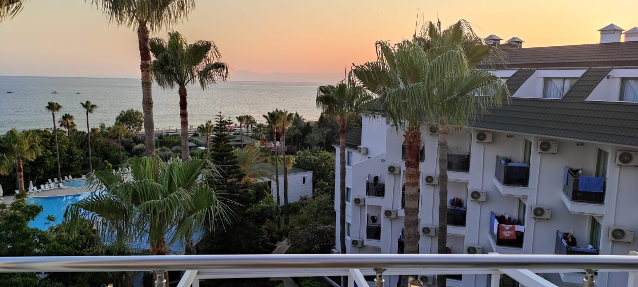 Außenansicht Iz Flower Side Beach Hotel