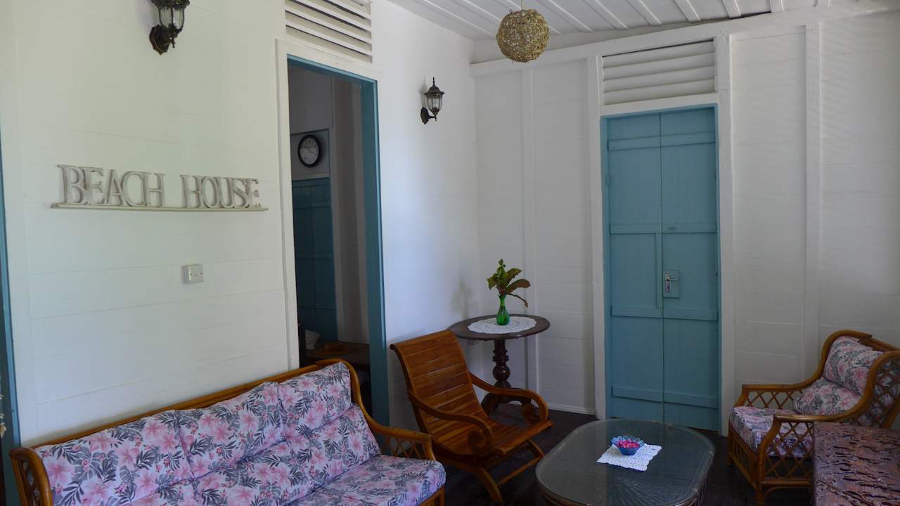 Eingangsbereich mit Sitzmöbeln Guesthouse The Beach House