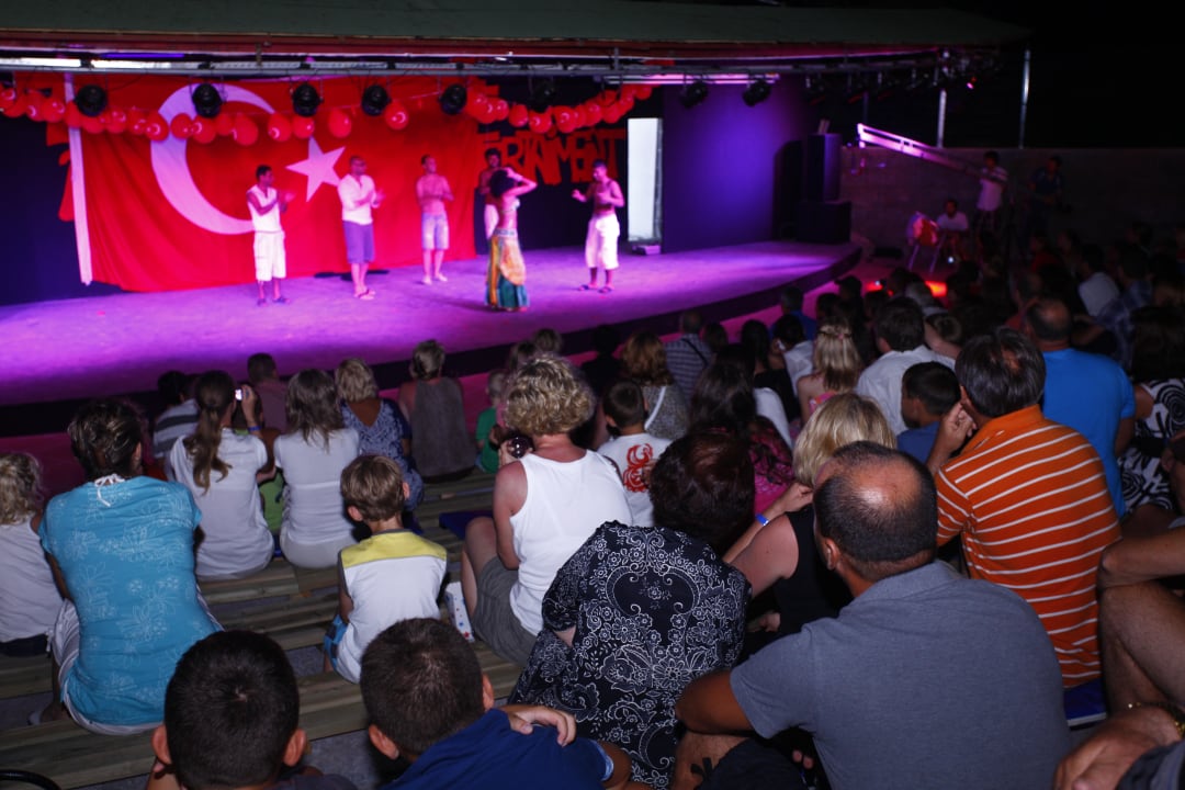 Animation Amphitheater Cenger Beach Resort & Spa