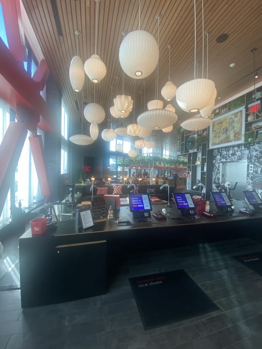 Lobby citizenM Seattle Pioneer Square