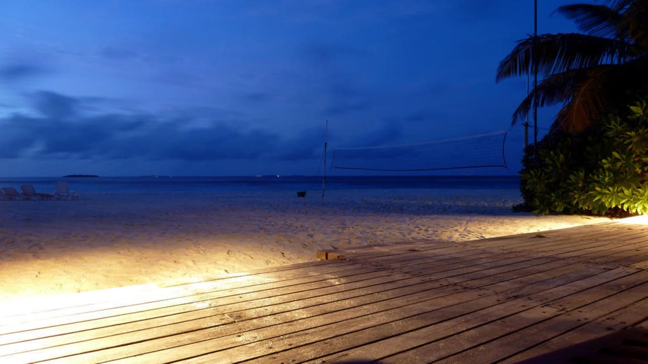 Bei Nacht Madoogali Resort