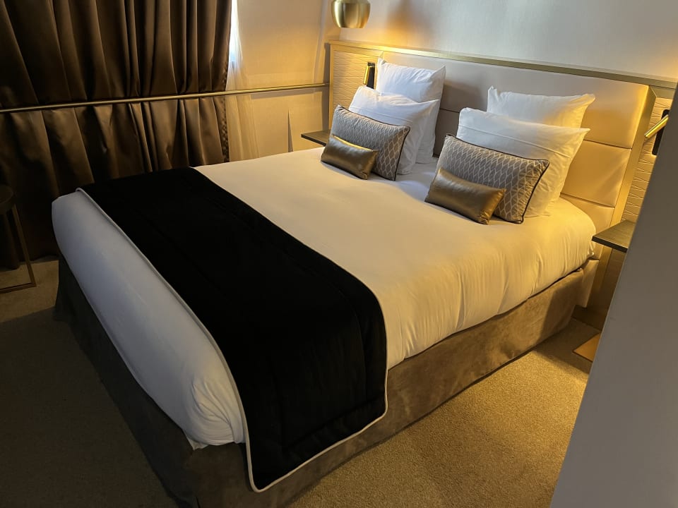 Zimmer Niepce Paris Hotel Curio Collection by Hilton