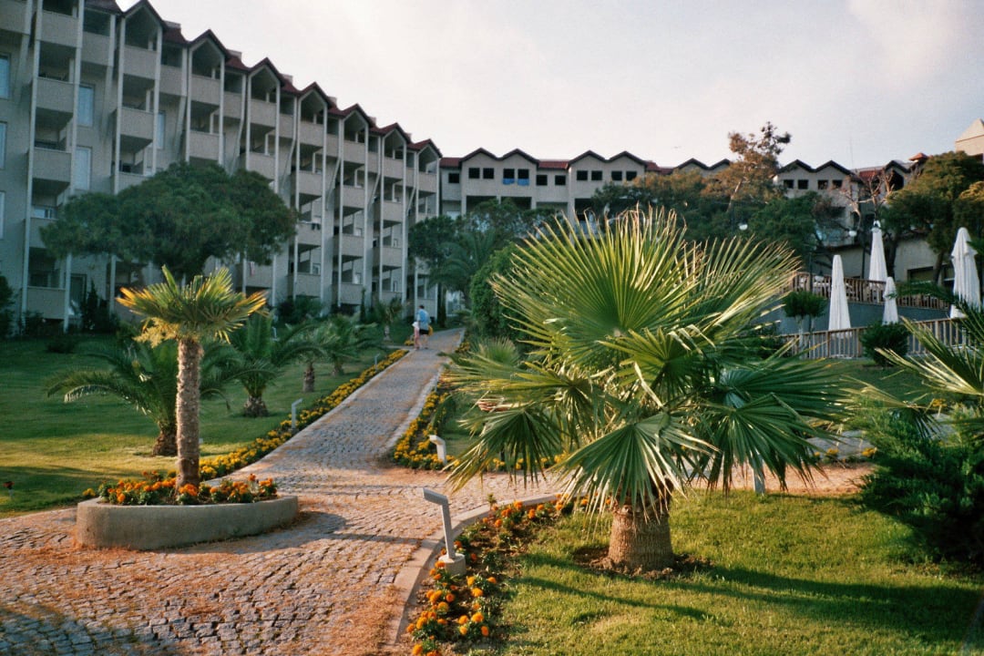 Weg vom Hotel zum Garten Arcanus Hotels Sorgun