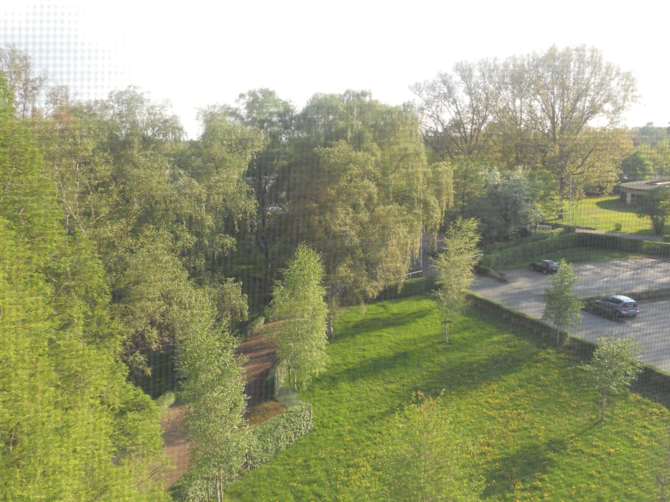 Ausblick Richtung Straßenseite ATLANTIC Hotel Galopprennbahn
