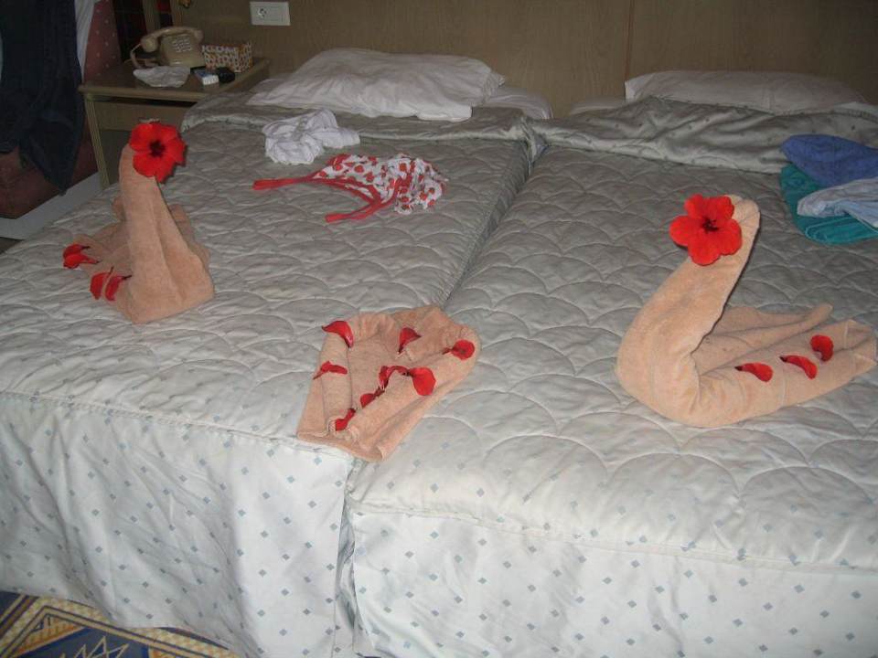 tgl. Deko auf unserem Bett Hotel El Mouradi Djerba Menzel