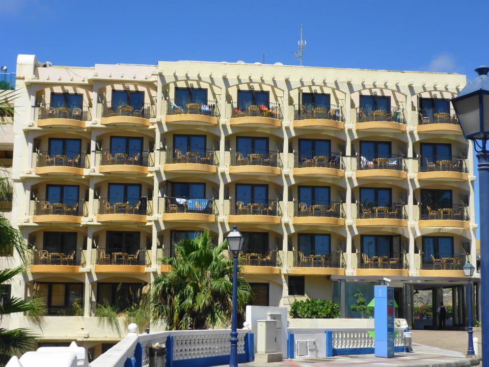 Hotel von der Straße aus Bull Dorado Beach & Spa