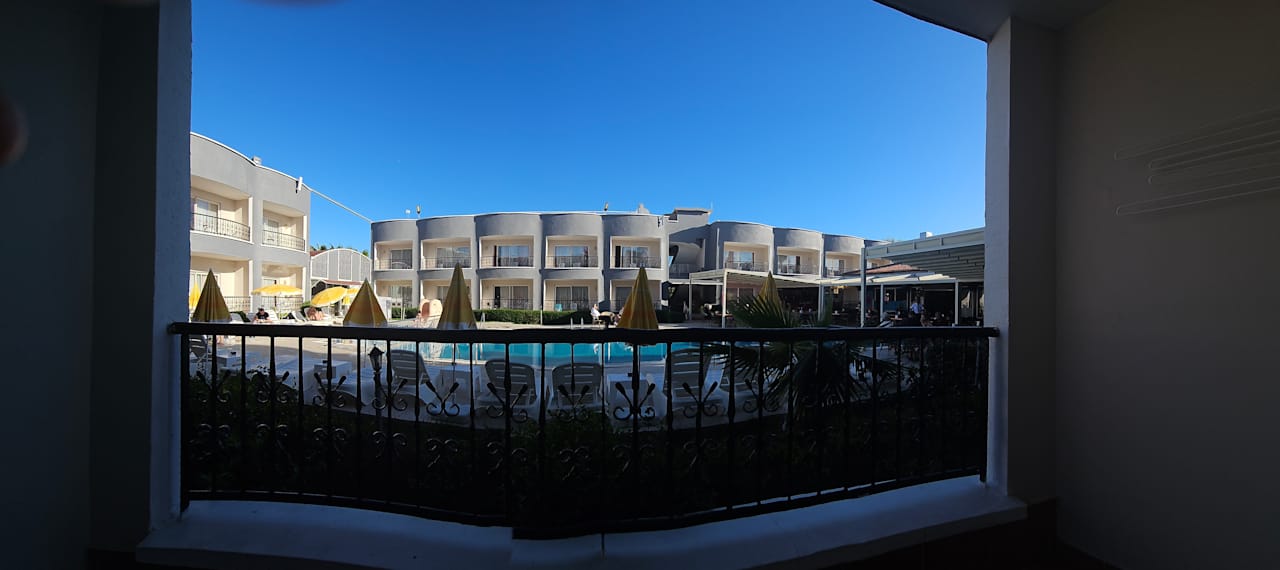 Zimmer Sayanora Hotel