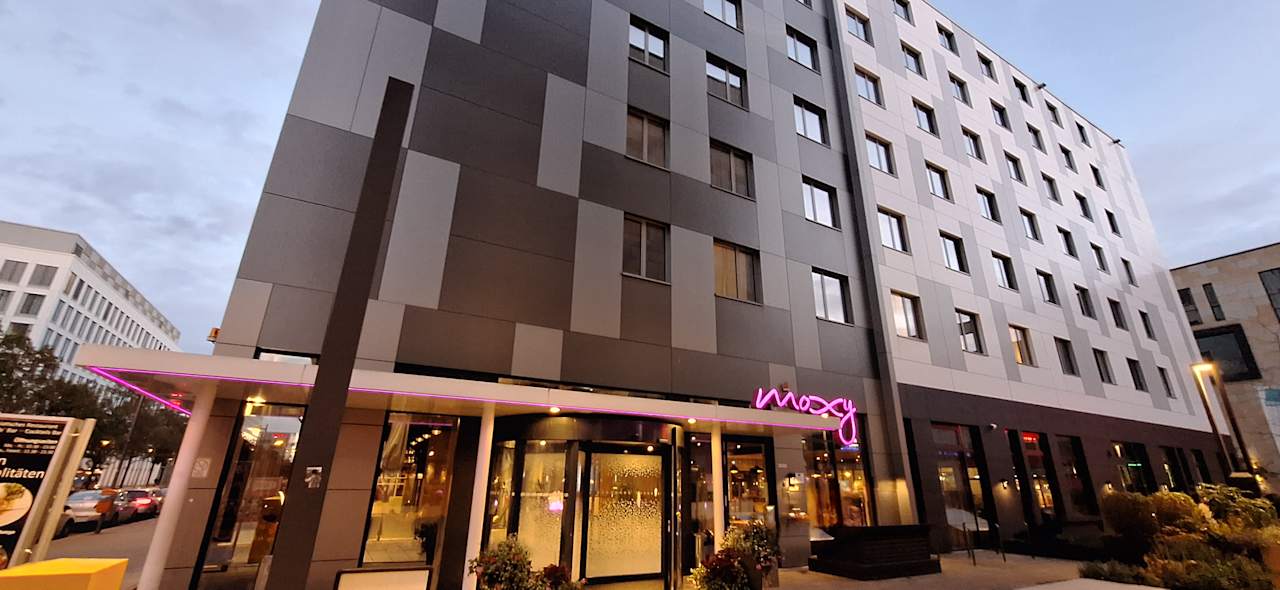 Außenansicht MOXY Frankfurt Airport