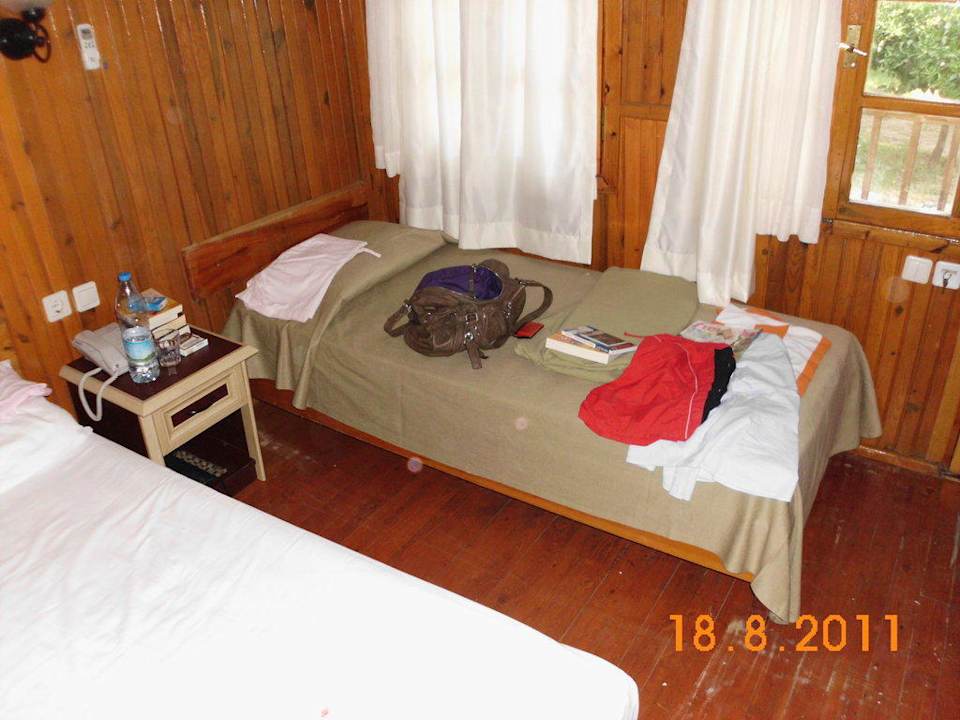 2. Bett Clover Magic Nova Beach