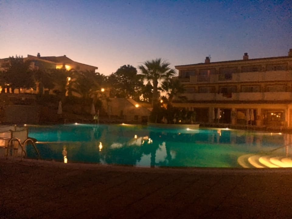 Pool blau punta reina