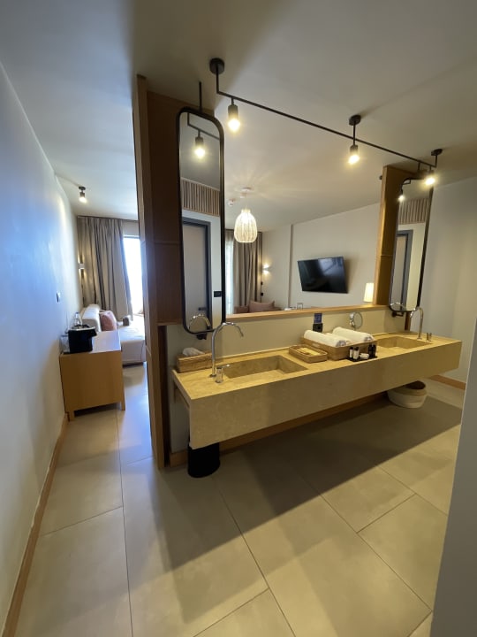 Zimmer The Royal Senses Resort, Curio Collection by Hilton