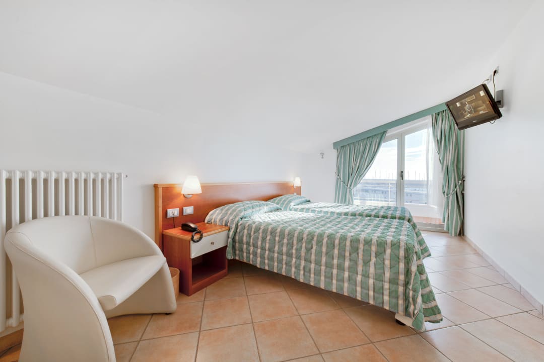 SUITE TRILOCALE MIMOSA CAMERA  Hotel Residence Dei Due Porti