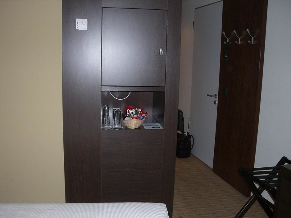 Hausbar und Garderobe  elaya hotel hamburg finkenwerder