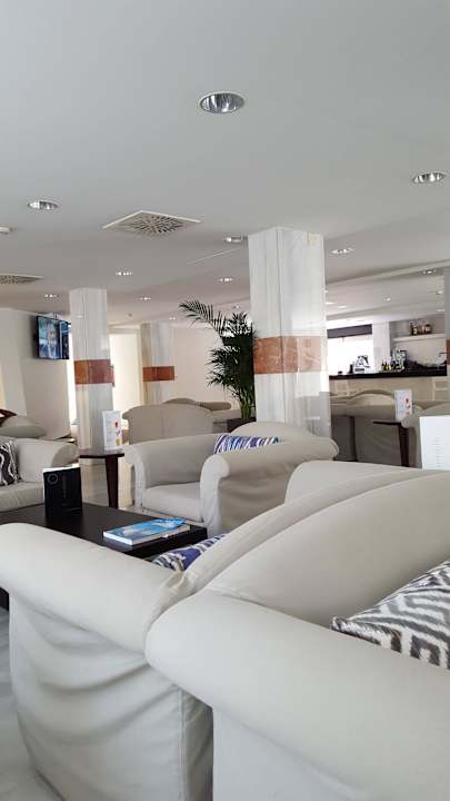 Lobby/Bar und Flat-TV H10 Casa del Mar