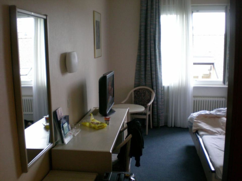 Zimmeransicht vom Eingang aus Hôtel Crystal