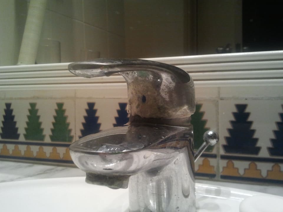 Dicker fetter Kalk und Dreck Hotel El Mouradi Djerba Menzel