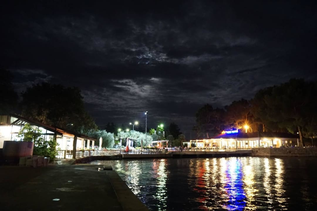 Pizzeria und Bar in der Bucht Apartments Bellevue Plava Laguna