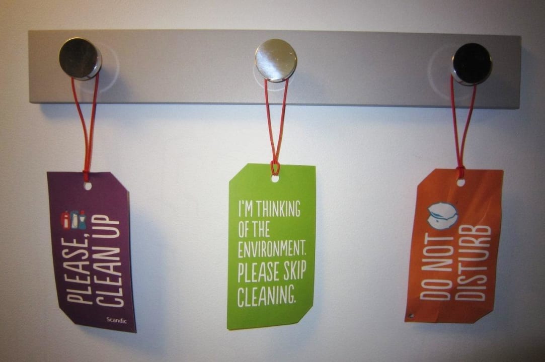 Signs for the door Hotel Scandic Marski