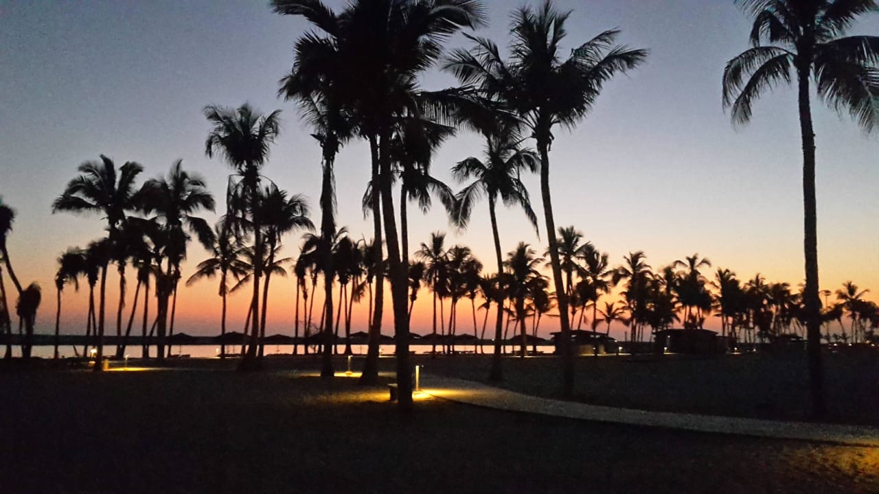 Sunset Fanar Hotel & Residences Salalah Beach